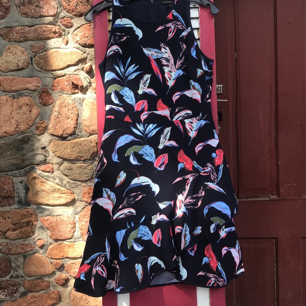 SALE! NEW Banana Republic Ruffle Hem Dress Size 2